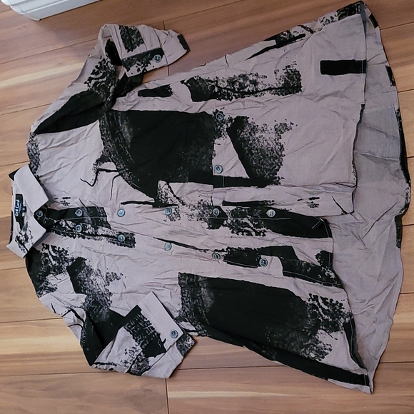 Nwt RED CORAL graphic print collar top - Picture 3 of 5